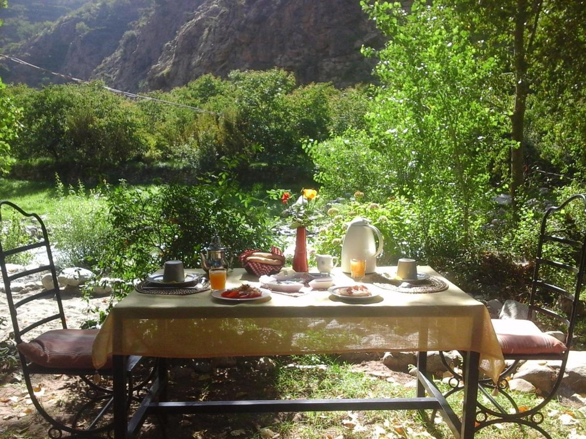 Hotel Au Bord De L'Eau Setti-Fatma Esterno foto