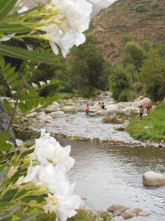 Hotel Au Bord De L'Eau Setti-Fatma Esterno foto